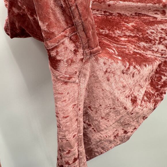 LULULEMON Crushed Velvet Wunder Under Tight Leggings in Pink // 4 - Picture 7 of 11